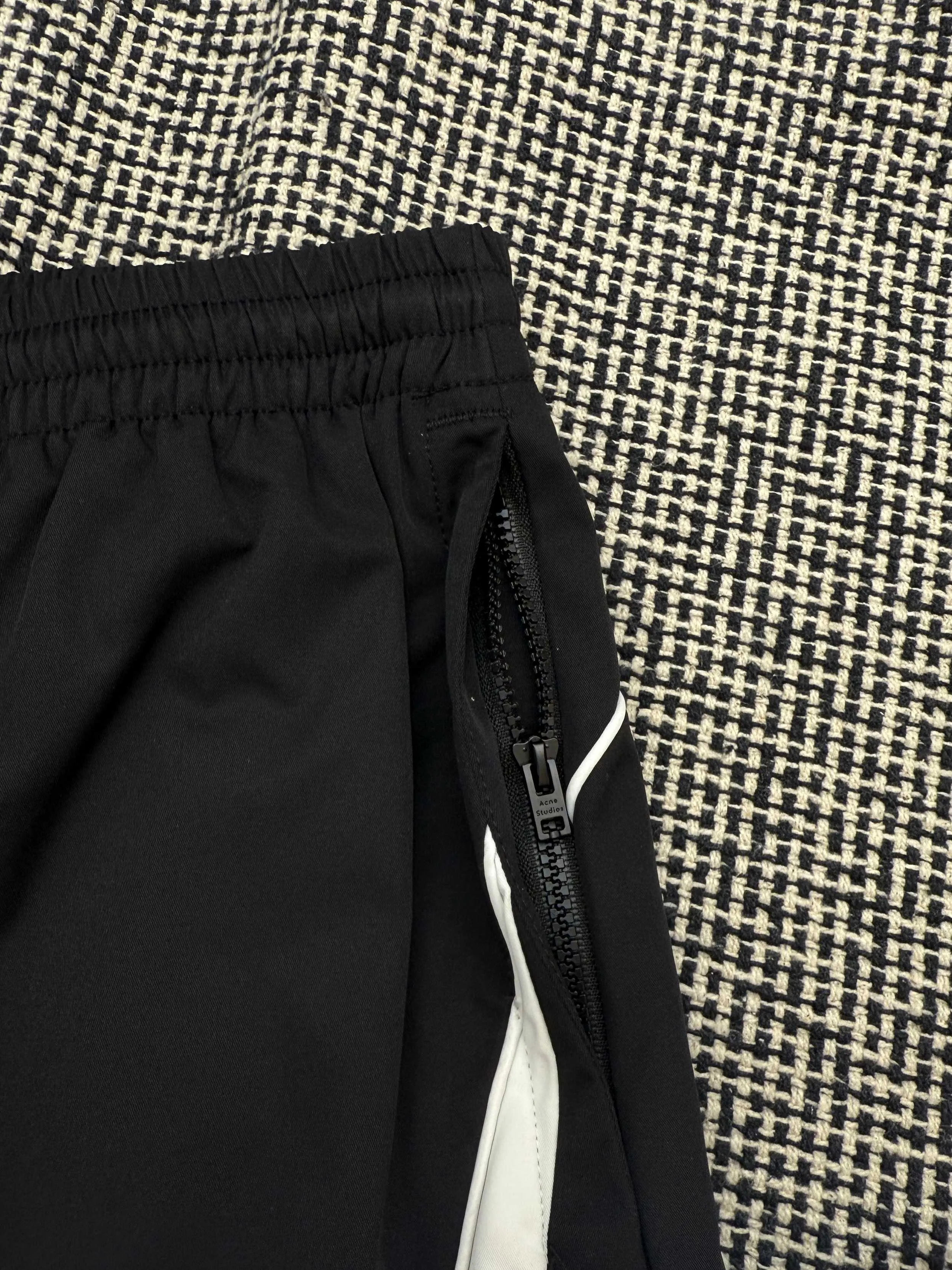 Acne Studios contrasting color stitching embroidered drawstring shorts 46/48/50/52